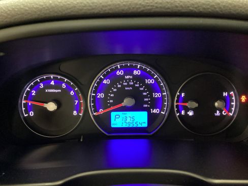 Used 2011 Hyundai Santa Fe GLS image 19