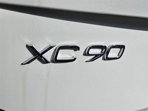 New 2025 Volvo XC90 T8 Plus w/ Protection Package Premier image 12