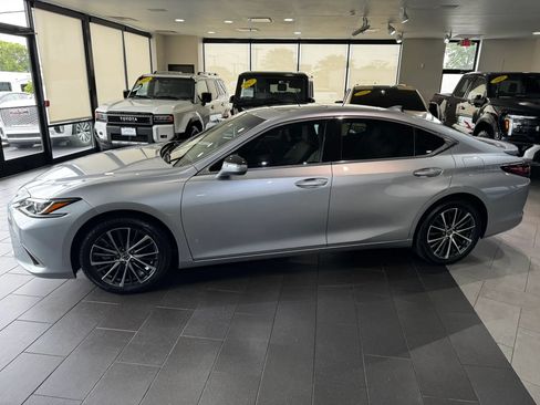 Used 2023 Lexus ES 250 w/ Premium Package AWD/4WD image 2