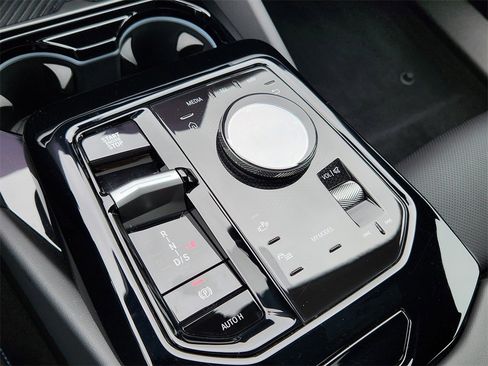 Certified 2025 BMW 530i xDrive w/ M Sport Package image 26