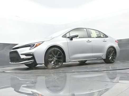 Used 2026 Toyota Corolla SE w/ SE Premium Package AWD/4WD image 25