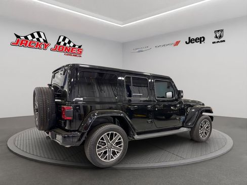 Used 2023 Jeep Wrangler Unlimited Sahara AWD/4WD image 11