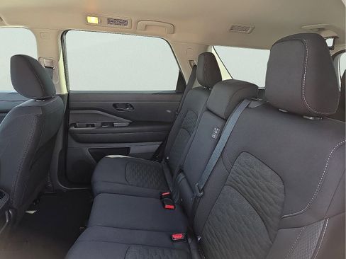 Used 2025 Nissan Pathfinder SV image 9