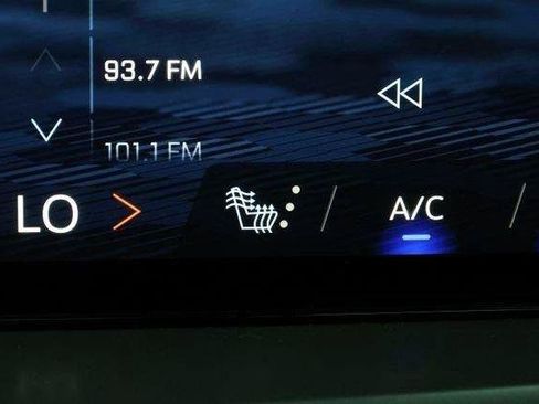 Used 2024 Chevrolet Traverse LT AWD/4WD image 18