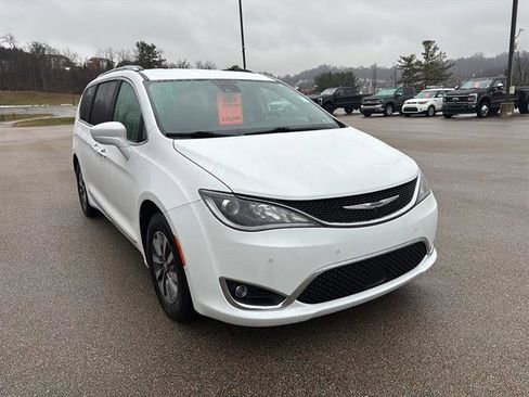 Used 2020 Chrysler Pacifica Touring-L Plus w/ Advanced Safetytec Group image 6