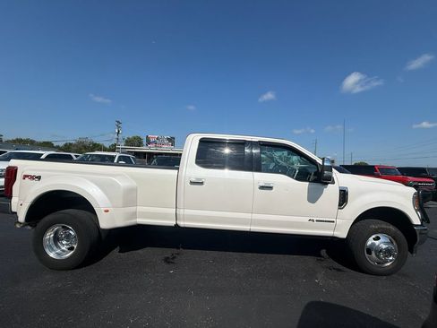 Used 2018 Ford F350 Lariat w/ Lariat Ultimate Package AWD/4WD image 2