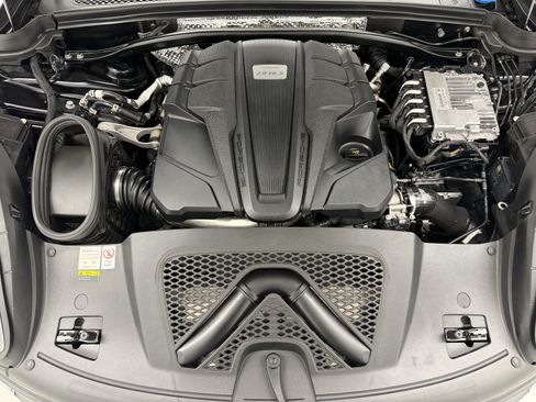 Used 2023 Porsche Macan S AWD/4WD image 59
