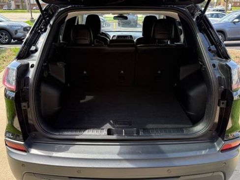 Used 2020 Jeep Cherokee Latitude Plus image 8