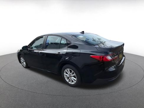 Used 2025 Toyota Camry LE image 5