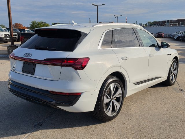 Used 2024 Audi Q8 e-tron Premium Plus AWD/4WD image 5