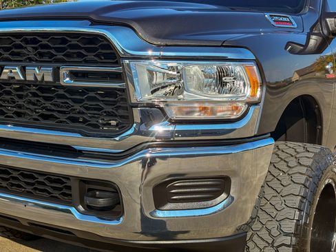 Used 2024 RAM 2500 Tradesman w/ Chrome Appearance Group AWD/4WD image 6