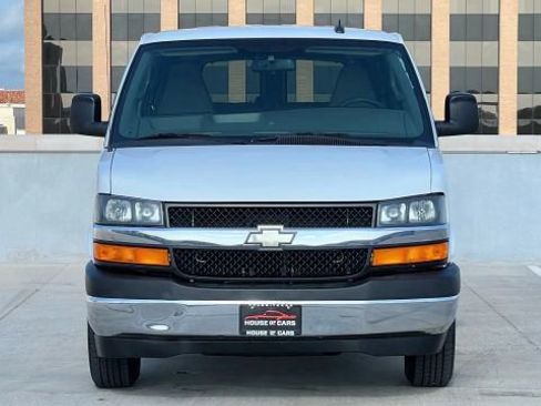 Used 2017 Chevrolet Express 3500 LT w/ LT Preferred Equipment Group image 4