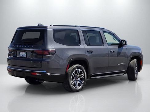 Used 2022 Jeep Wagoneer Series III RWD image 4