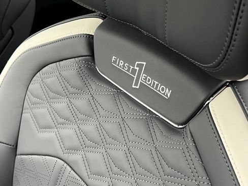 Used 2025 Bentley Flying Spur Plug-In Hybrid image 45