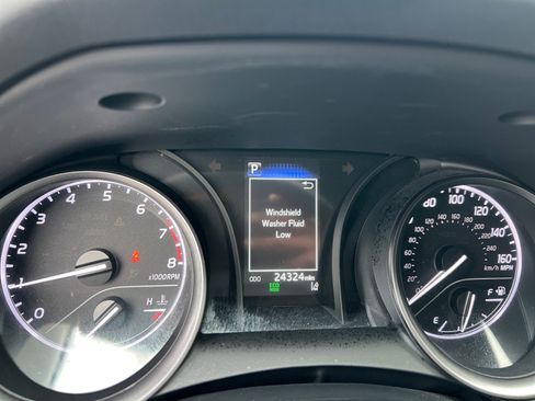 Used 2024 Toyota Camry SE image 20