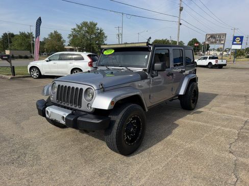 Used 2014 Jeep Wrangler Unlimited Sahara w/ Connectivity Group AWD/4WD image 4