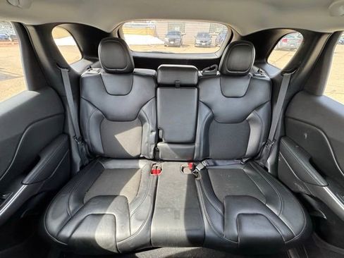 Used 2019 Jeep Cherokee Latitude Plus w/ Comfort/Convenience Group image 15