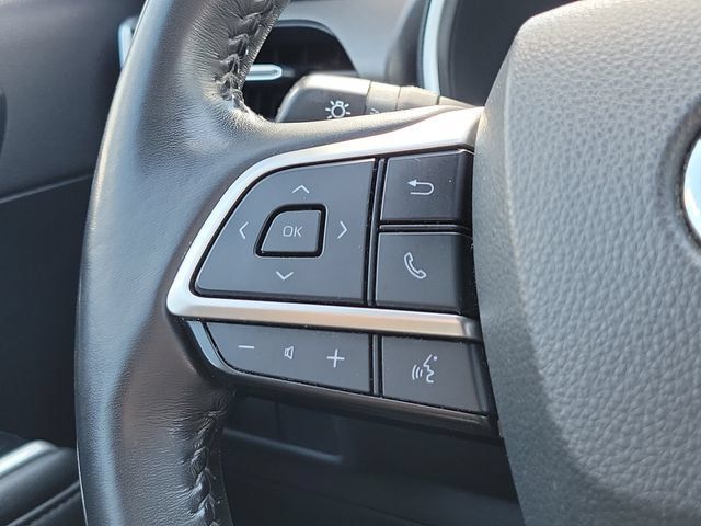 Used 2022 Toyota Highlander XLE AWD/4WD image 12
