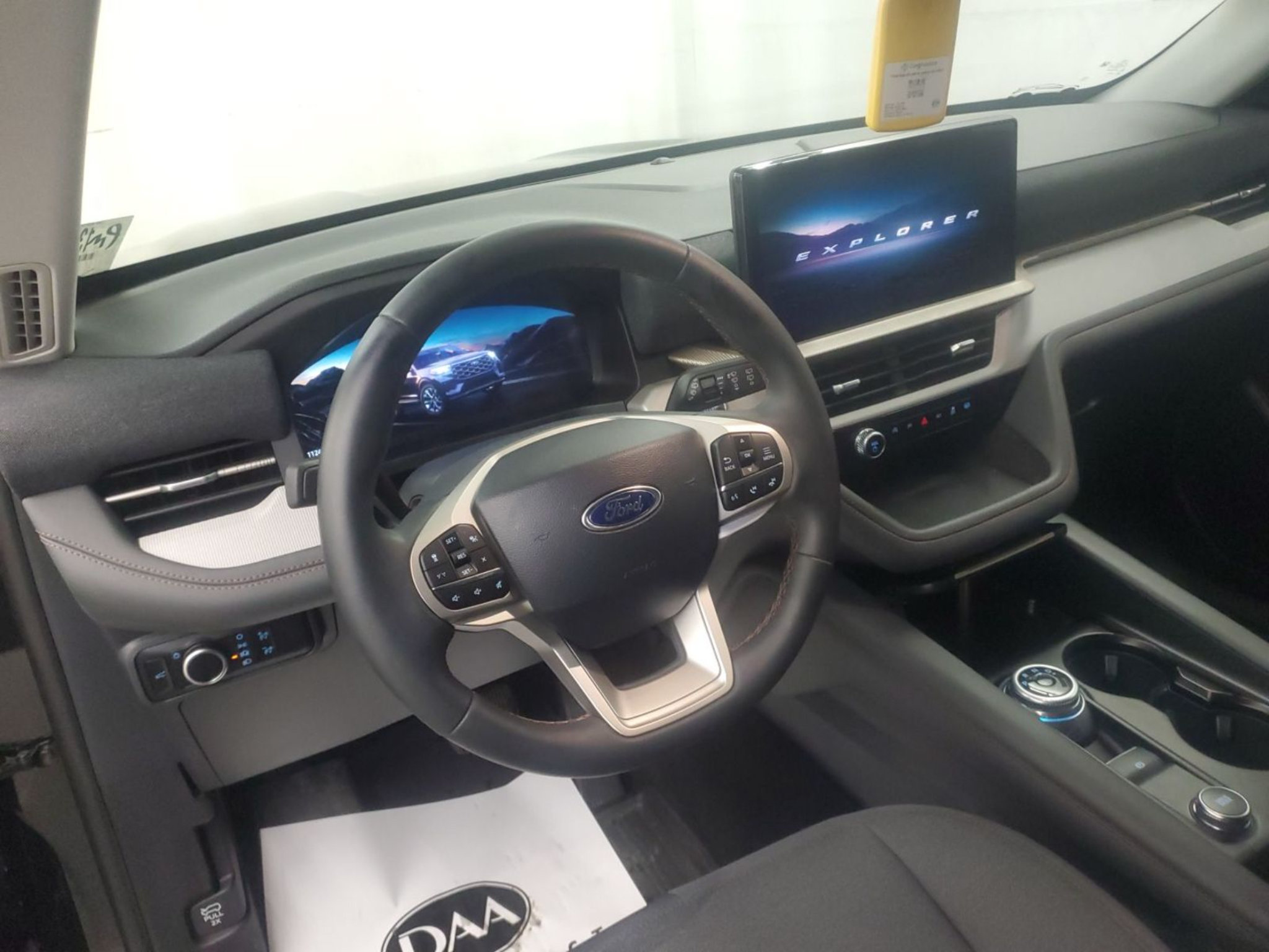 Used 2025 Ford Explorer Active AWD/4WD image 7