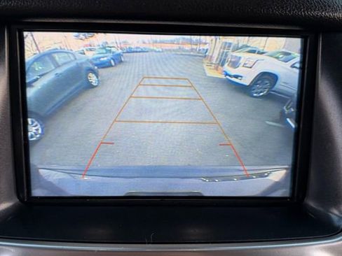 Used 2018 Chevrolet Suburban LT image 17