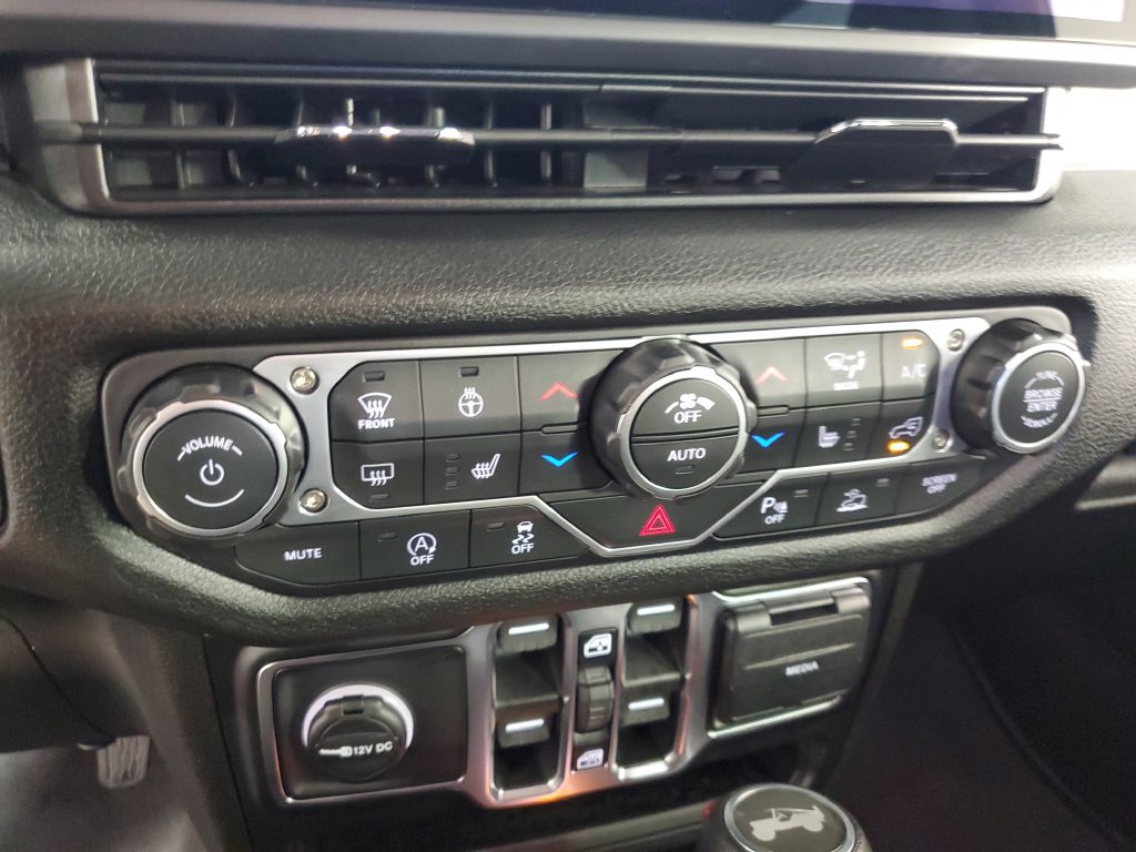 Used 2026 Jeep Wrangler Unlimited Sport AWD/4WD image 19