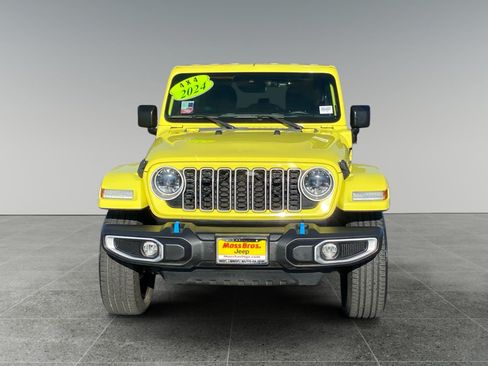 Used 2024 Jeep Wrangler Unlimited Sahara AWD/4WD image 8