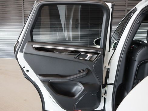 New 2026 Porsche Macan S image 24