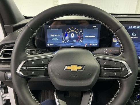 New 2026 Chevrolet Traverse LT w/ Sun and Wheel Package FWD image 11