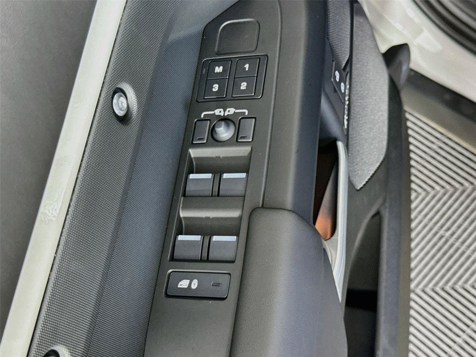 New 2026 Land Rover Defender 130 X-Dynamic SE AWD/4WD image 20
