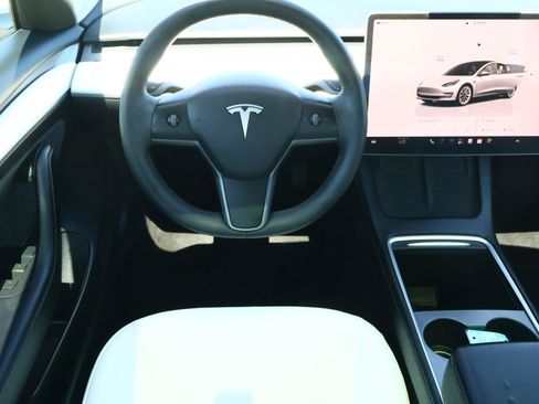 Used 2023 Tesla Model 3 Standard Range RWD image 9