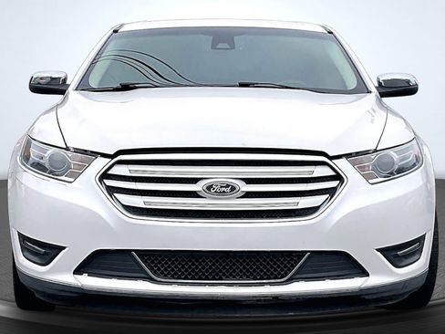 Used 2018 Ford Taurus Limited FWD image 3