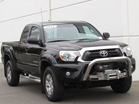 Used 2015 Toyota Tacoma PreRunner w/ SR5 Package image 2