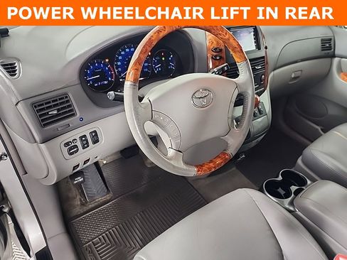 Used 2006 Toyota Sienna XLE image 16
