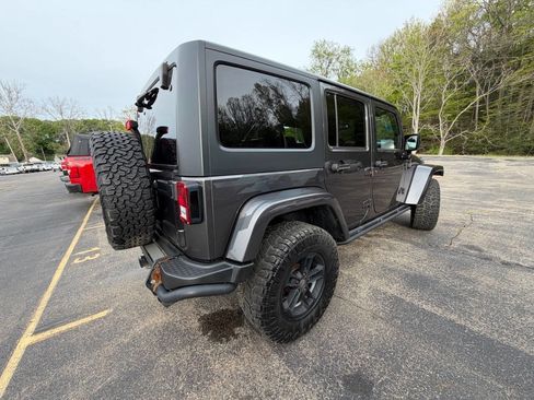Used 2017 Jeep Wrangler Unlimited Sahara AWD/4WD image 3