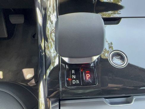 Used 2025 Land Rover Range Rover Sport SE AWD/4WD image 21