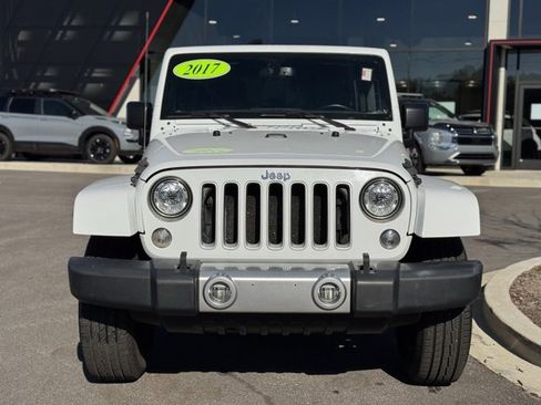 Used 2017 Jeep Wrangler Unlimited Sahara w/ Connectivity Group image 5