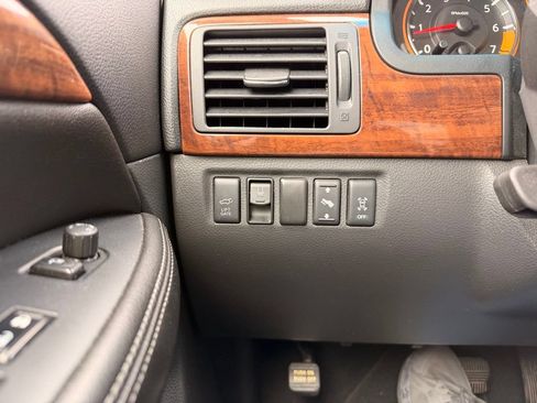 Used 2012 Nissan Armada Platinum AWD/4WD image 25