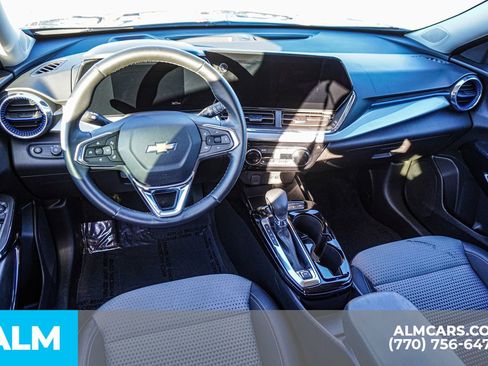Used 2025 Chevrolet Trax LT w/ LT Convenience Package image 29