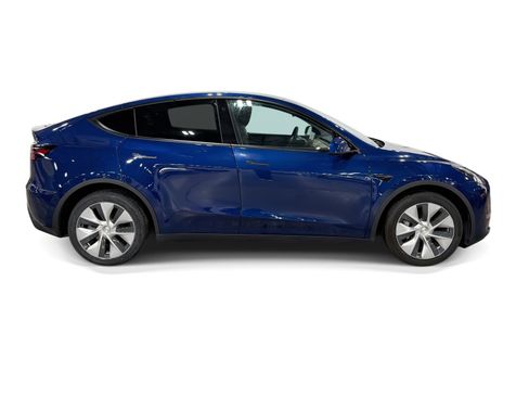 Certified 2022 Tesla Model Y Long Range AWD/4WD image 7