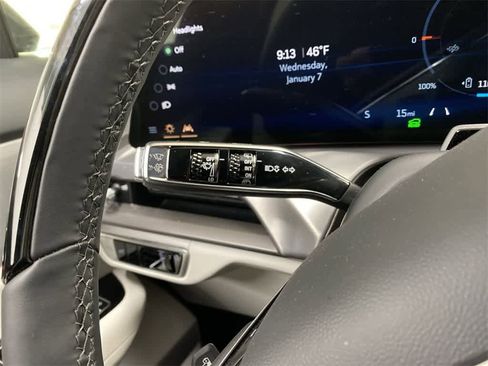 Used 2026 Cadillac Vistiq Sport image 23