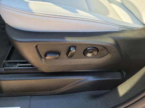Used 2025 Chevrolet Tahoe Premier AWD/4WD image 24