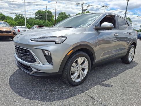 Used 2024 Buick Encore GX Preferred w/ Comfort Package FWD image 3