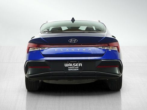 Used 2025 Hyundai Elantra SEL image 4