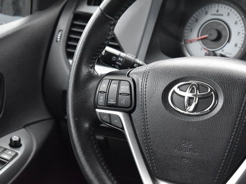Used 2019 Toyota Sienna SE image 17