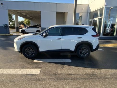 Used 2023 Nissan Rogue S image 4