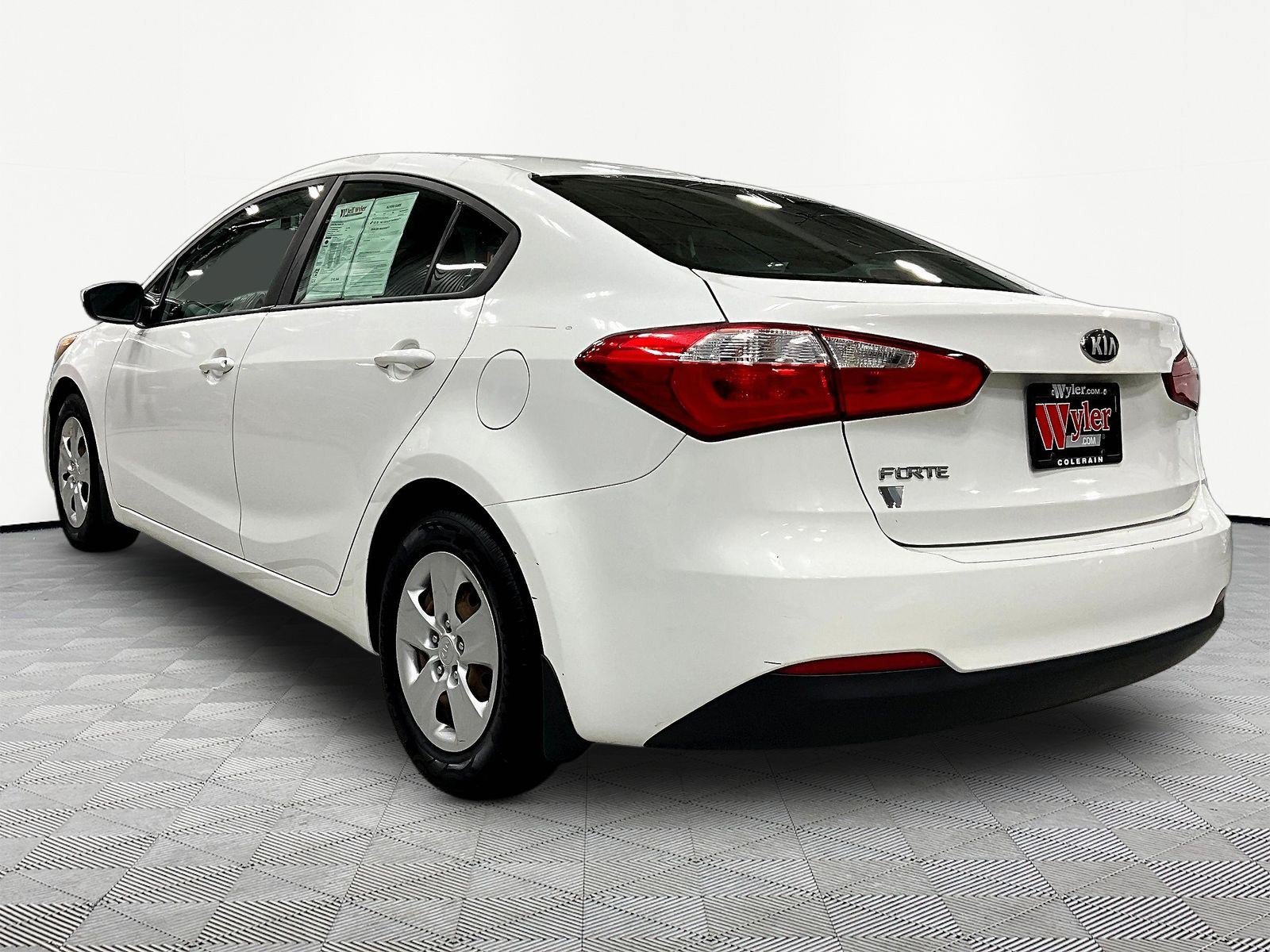 Used 2016 Kia Forte LX FWD image 4