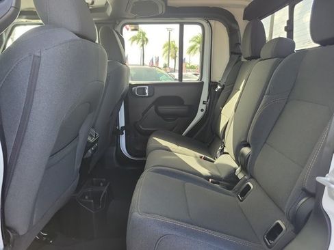 Certified 2025 Jeep Gladiator Sport AWD/4WD image 15