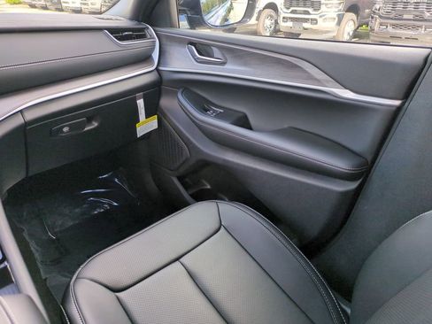 New 2025 Jeep Grand Cherokee L Limited w/ Luxury Tech Group II image 18