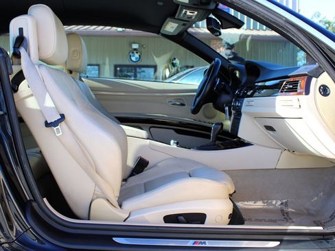 Used 2012 BMW 335i Convertible image 21