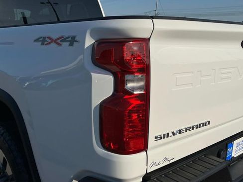Used 2025 Chevrolet Silverado 2500 Custom w/ Custom Value Package image 13